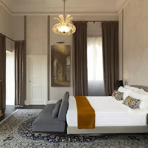 https://ricciardelli-luxury-studios-piazza-di-spagna.it-romehotels.com