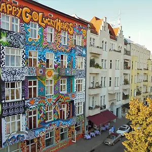 Happy Go Lucky + Vandrarhem Berlin